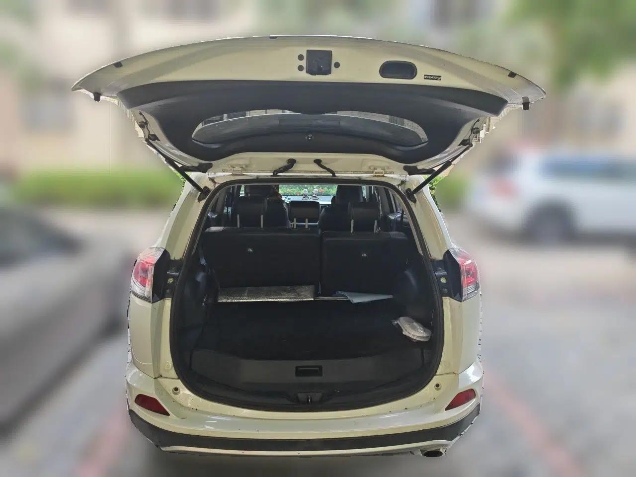 Toyota RAV4 2018 2.5L Automatic 4x4 Elite i Edition — миниатюра 16
