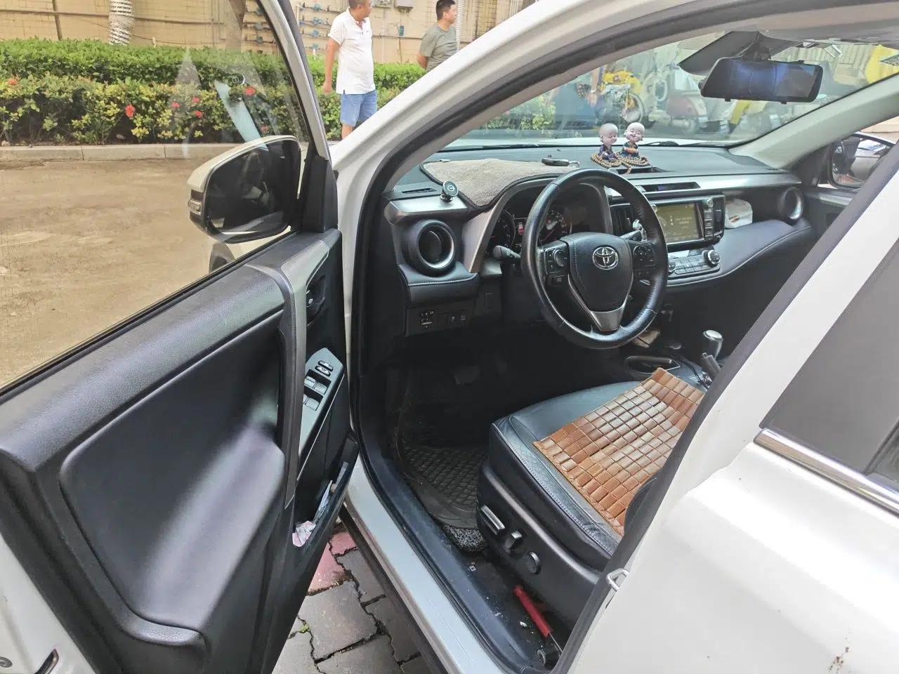 Toyota RAV4 2018 2.5L Automatic 4x4 Elite i Edition — миниатюра 19