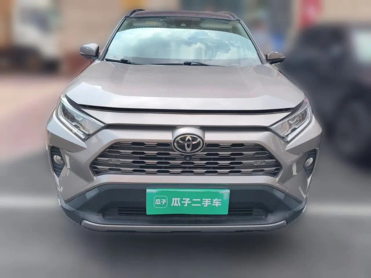Toyota RAV4 2020 2.0L CVT Two-Wheel Drive Prestige Edition — миниатюра 2
