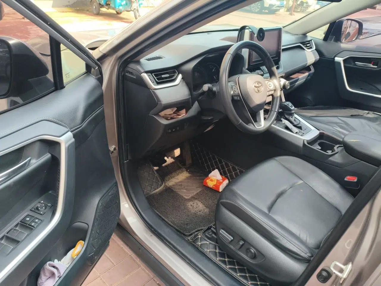 Toyota RAV4 2020 2.0L CVT Two-Wheel Drive Prestige Edition — миниатюра 16