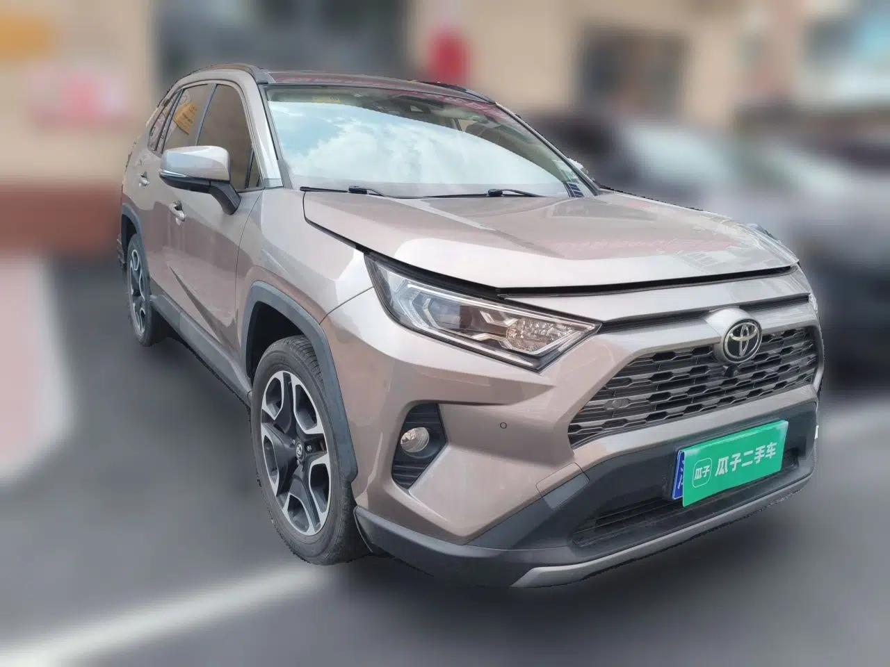 Toyota RAV4 2020 2.0L CVT Two-Wheel Drive Prestige Edition — миниатюра 3