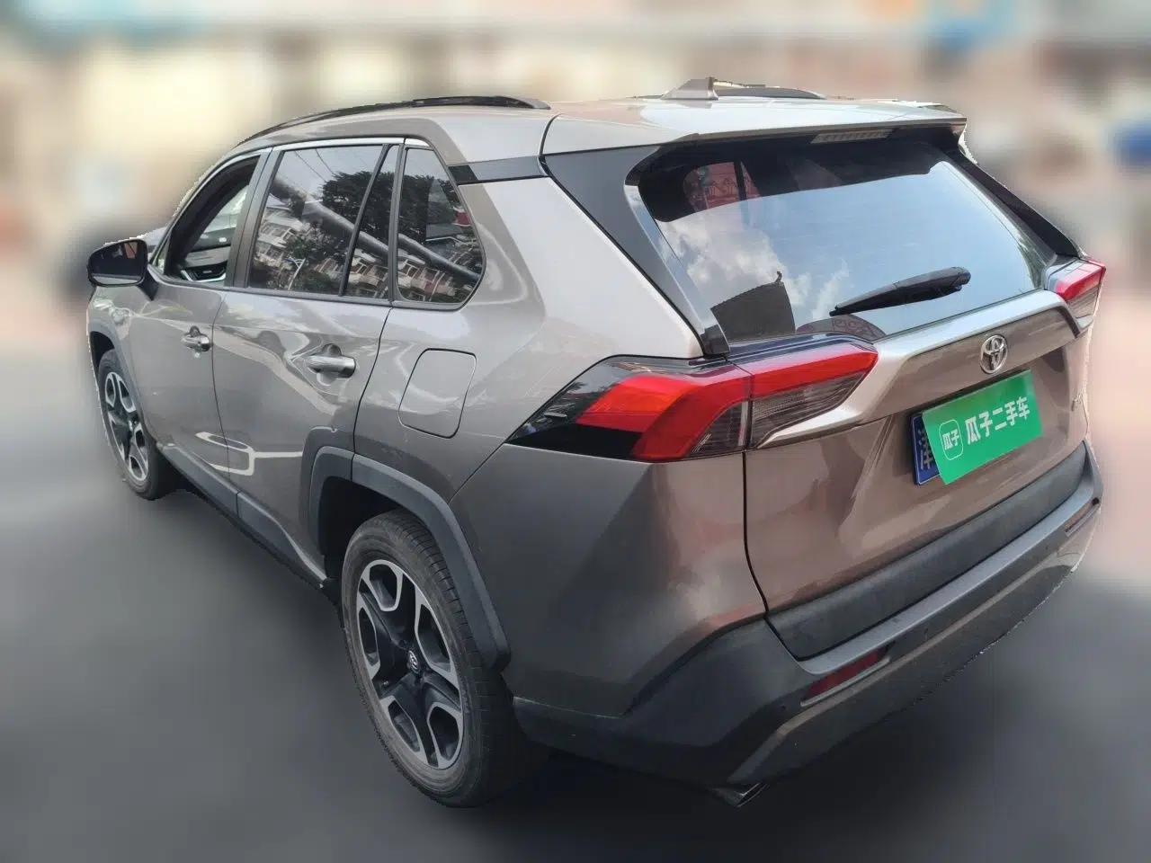 Toyota RAV4 2020 2.0L CVT Two-Wheel Drive Prestige Edition — миниатюра 4