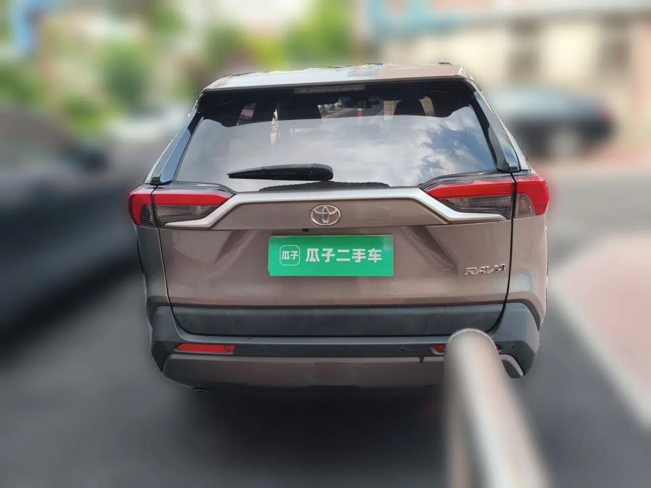 Toyota RAV4 2020 2.0L CVT Two-Wheel Drive Prestige Edition — миниатюра 5