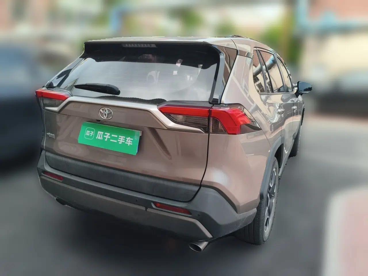 Toyota RAV4 2020 2.0L CVT Two-Wheel Drive Prestige Edition — миниатюра 6