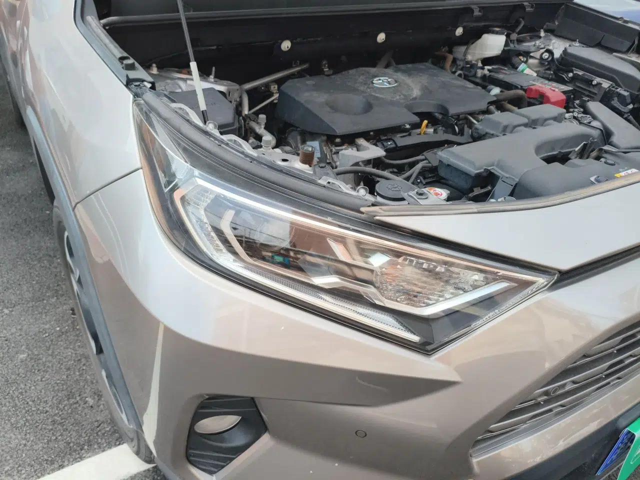 Toyota RAV4 2020 2.0L CVT Two-Wheel Drive Prestige Edition — миниатюра 7