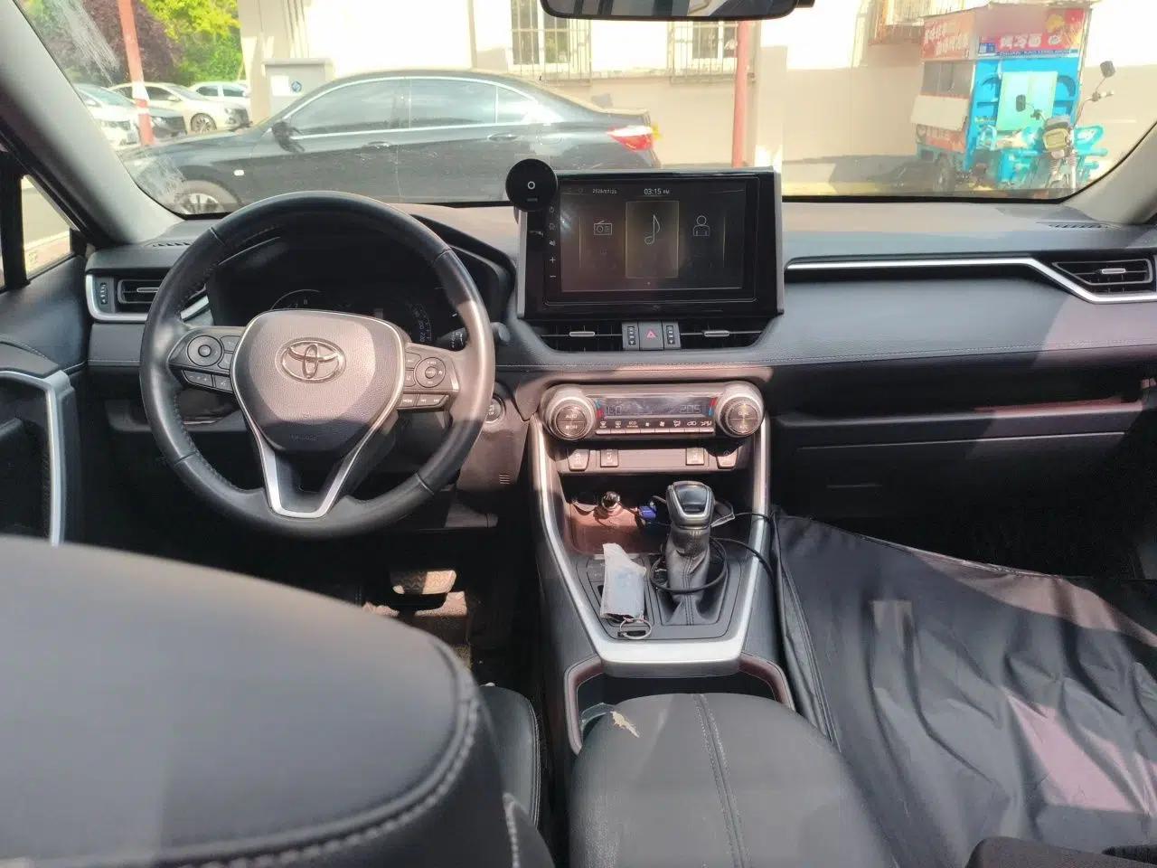 Toyota RAV4 2020 2.0L CVT Two-Wheel Drive Prestige Edition — миниатюра 9