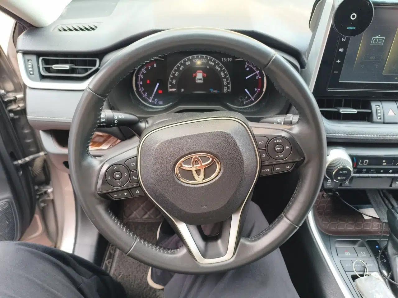 Toyota RAV4 2020 2.0L CVT Two-Wheel Drive Prestige Edition — миниатюра 10