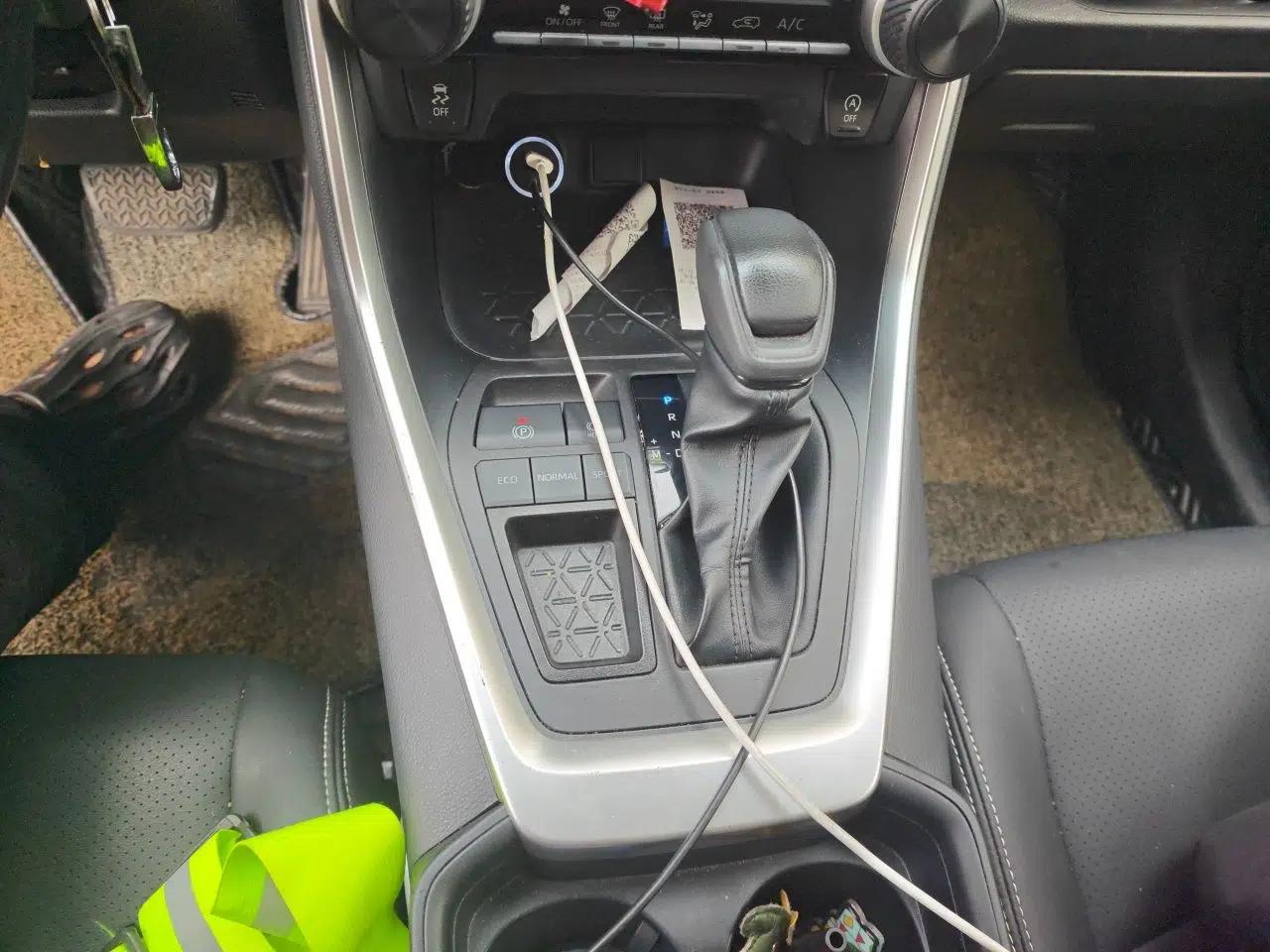 Toyota RAV4 2022 2.0L CVT Two-Wheel Drive Urban Edition — миниатюра 14
