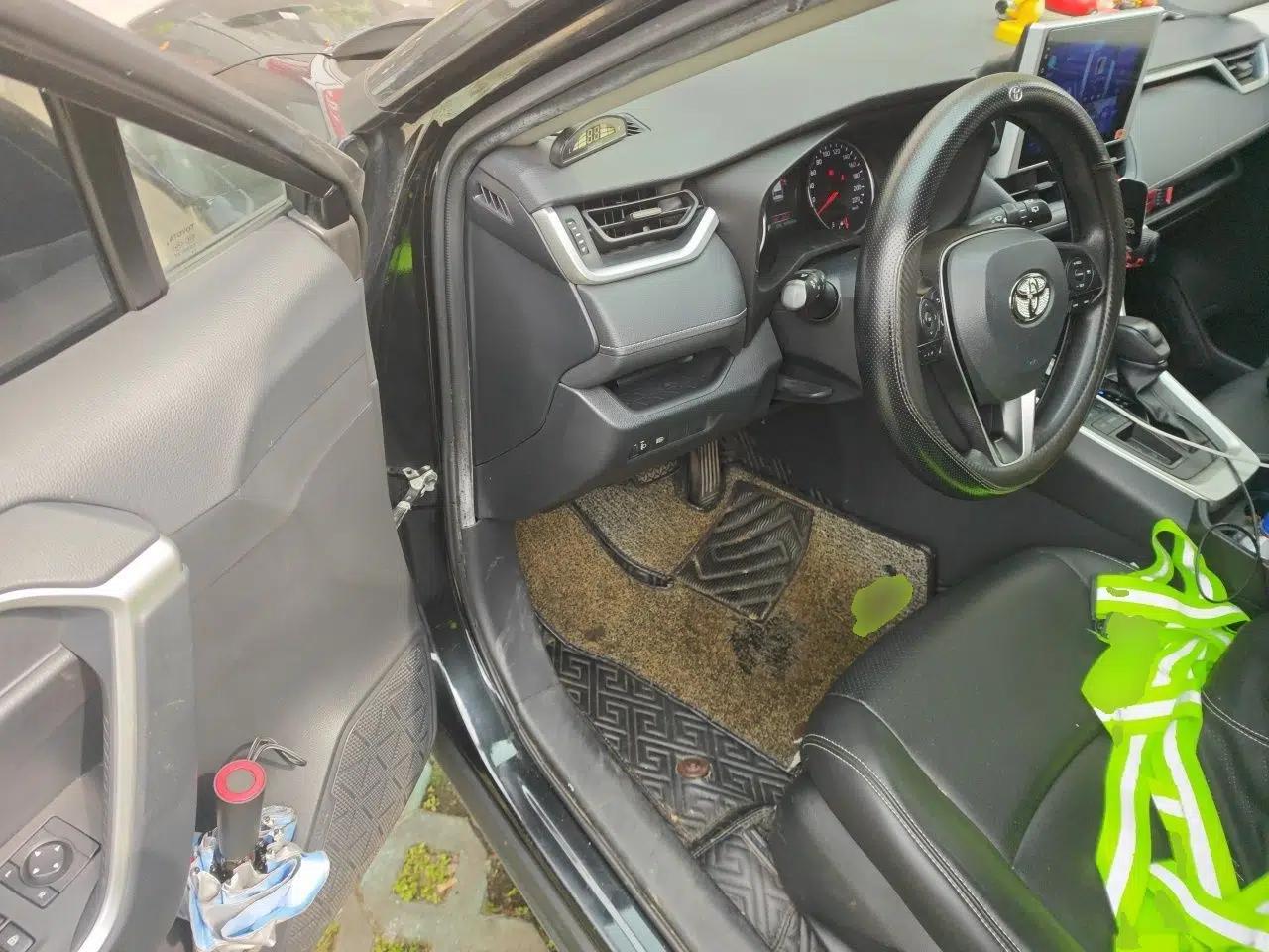 Toyota RAV4 2022 2.0L CVT Two-Wheel Drive Urban Edition — миниатюра 16