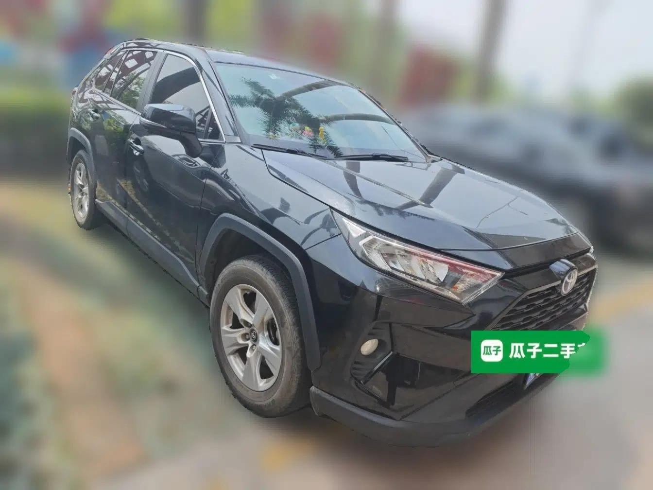 Toyota RAV4 2022 2.0L CVT Two-Wheel Drive Urban Edition — миниатюра 3