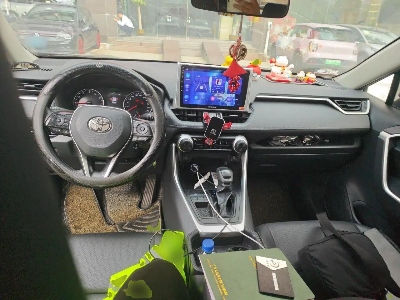 Toyota RAV4 2022 2.0L CVT Two-Wheel Drive Urban Edition — миниатюра 9