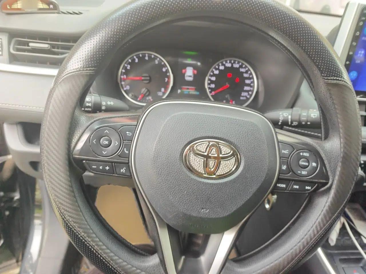 Toyota RAV4 2022 2.0L CVT Two-Wheel Drive Urban Edition — миниатюра 10