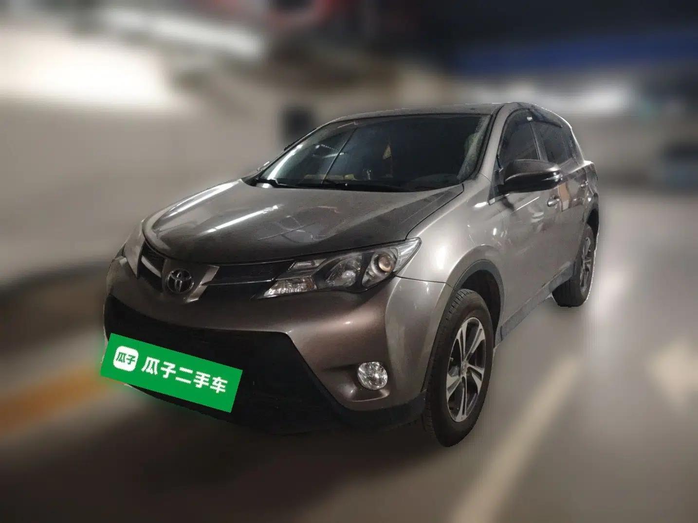Toyota RAV4 2015 2.0L CVT Two-Wheel Drive Fashion Edition — миниатюра 1