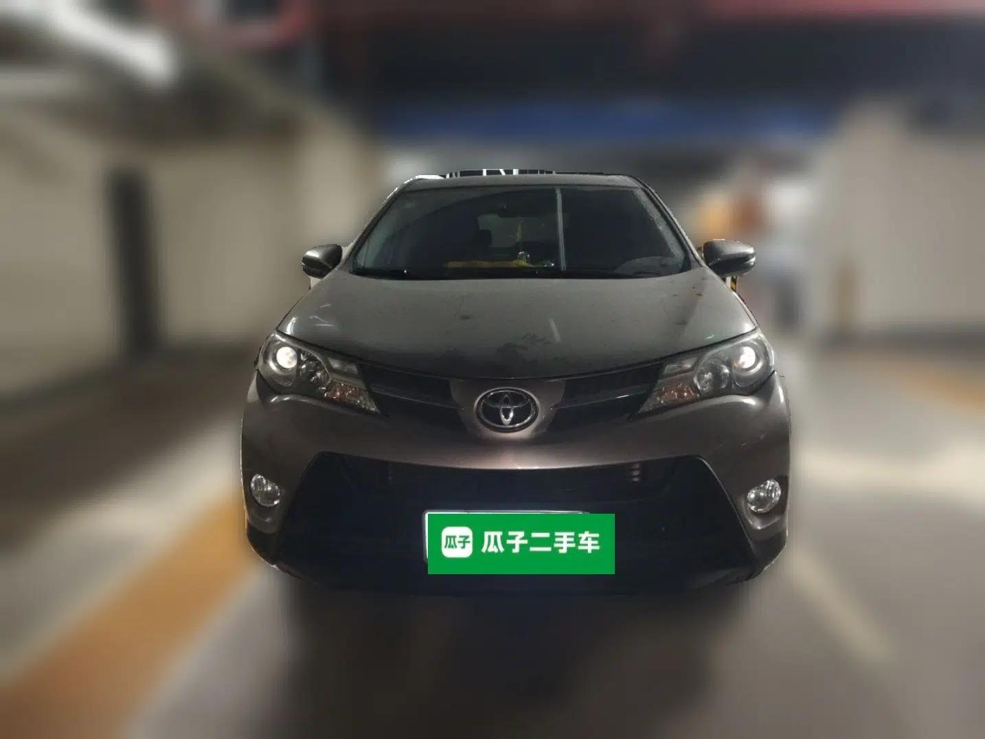 Toyota RAV4 2015 2.0L CVT Two-Wheel Drive Fashion Edition — миниатюра 2