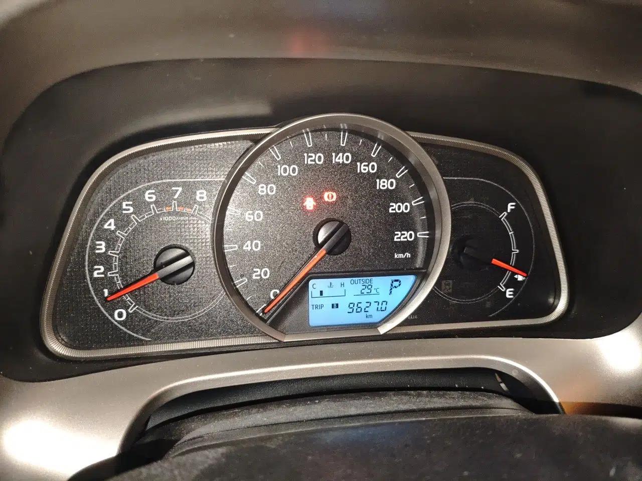 Toyota RAV4 2015 2.0L CVT Two-Wheel Drive Fashion Edition — миниатюра 11