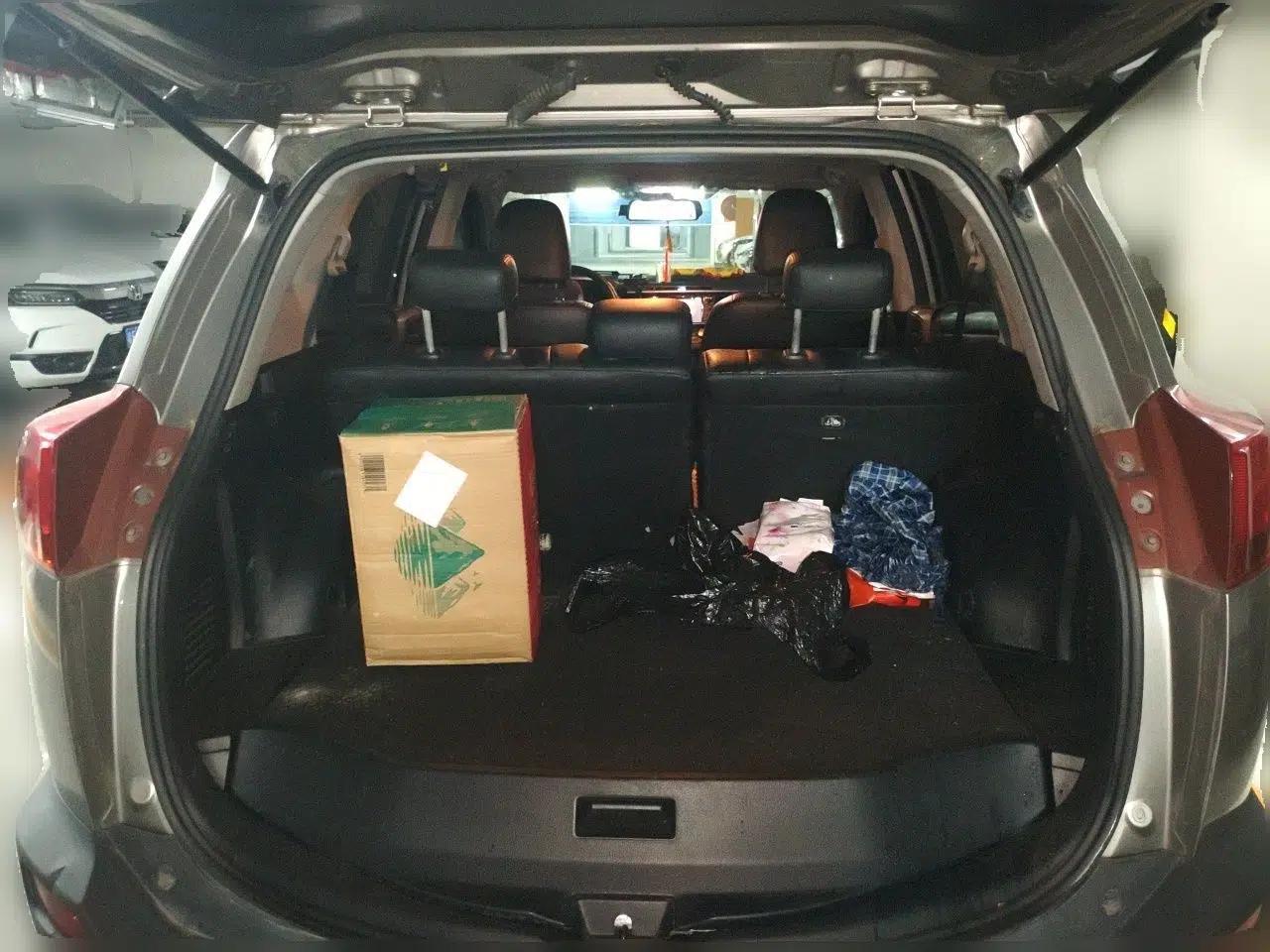 Toyota RAV4 2015 2.0L CVT Two-Wheel Drive Fashion Edition — миниатюра 19