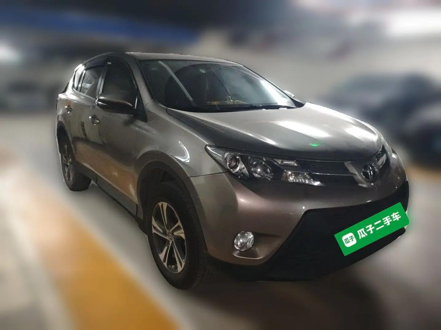 Toyota RAV4 2015 2.0L CVT Two-Wheel Drive Fashion Edition — миниатюра 3
