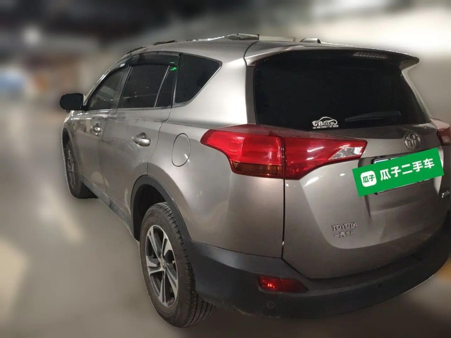 Toyota RAV4 2015 2.0L CVT Two-Wheel Drive Fashion Edition — миниатюра 4