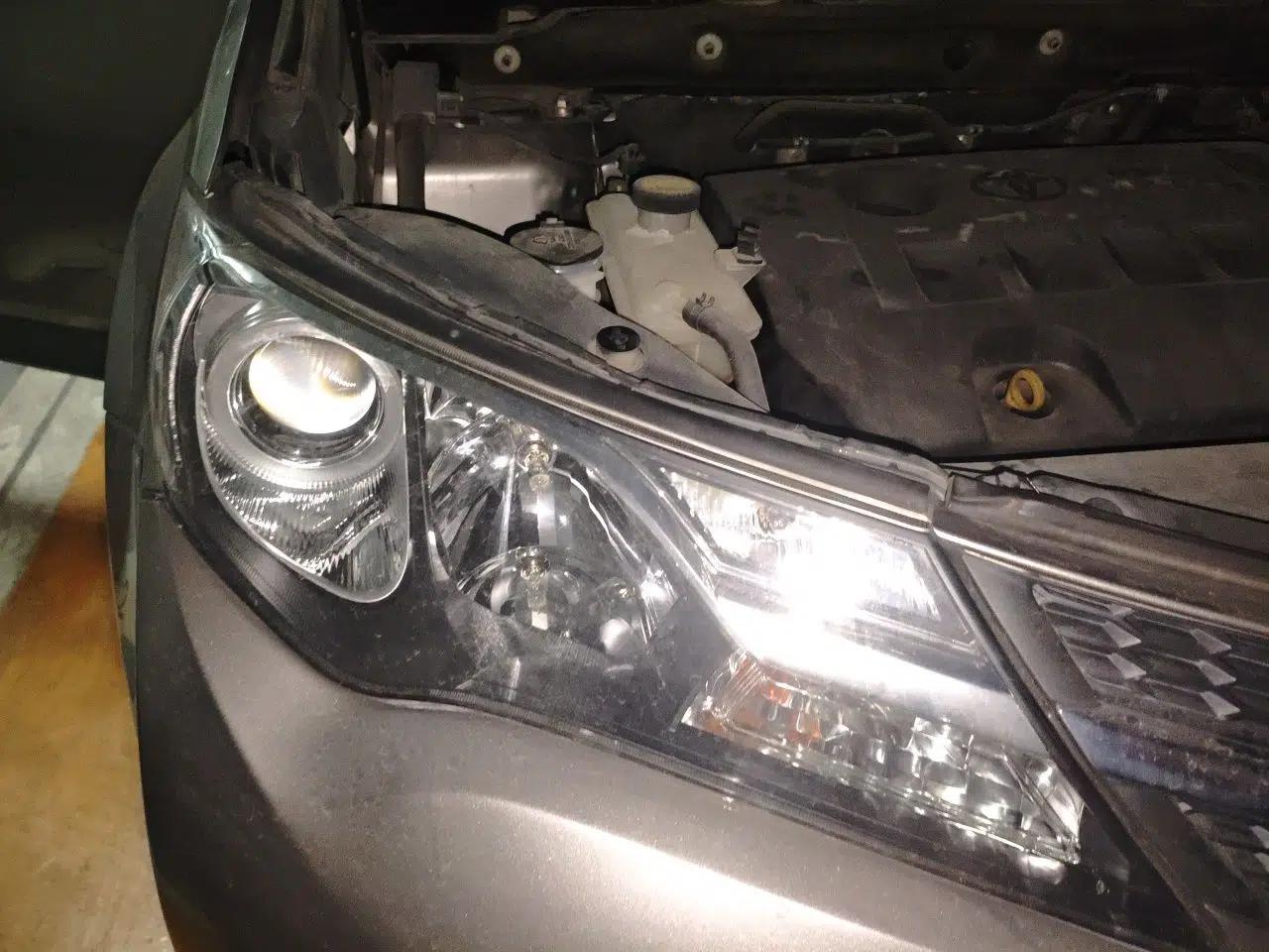 Toyota RAV4 2015 2.0L CVT Two-Wheel Drive Fashion Edition — миниатюра 7