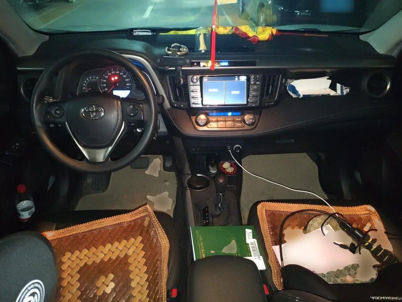 Toyota RAV4 2015 2.0L CVT Two-Wheel Drive Fashion Edition — миниатюра 9