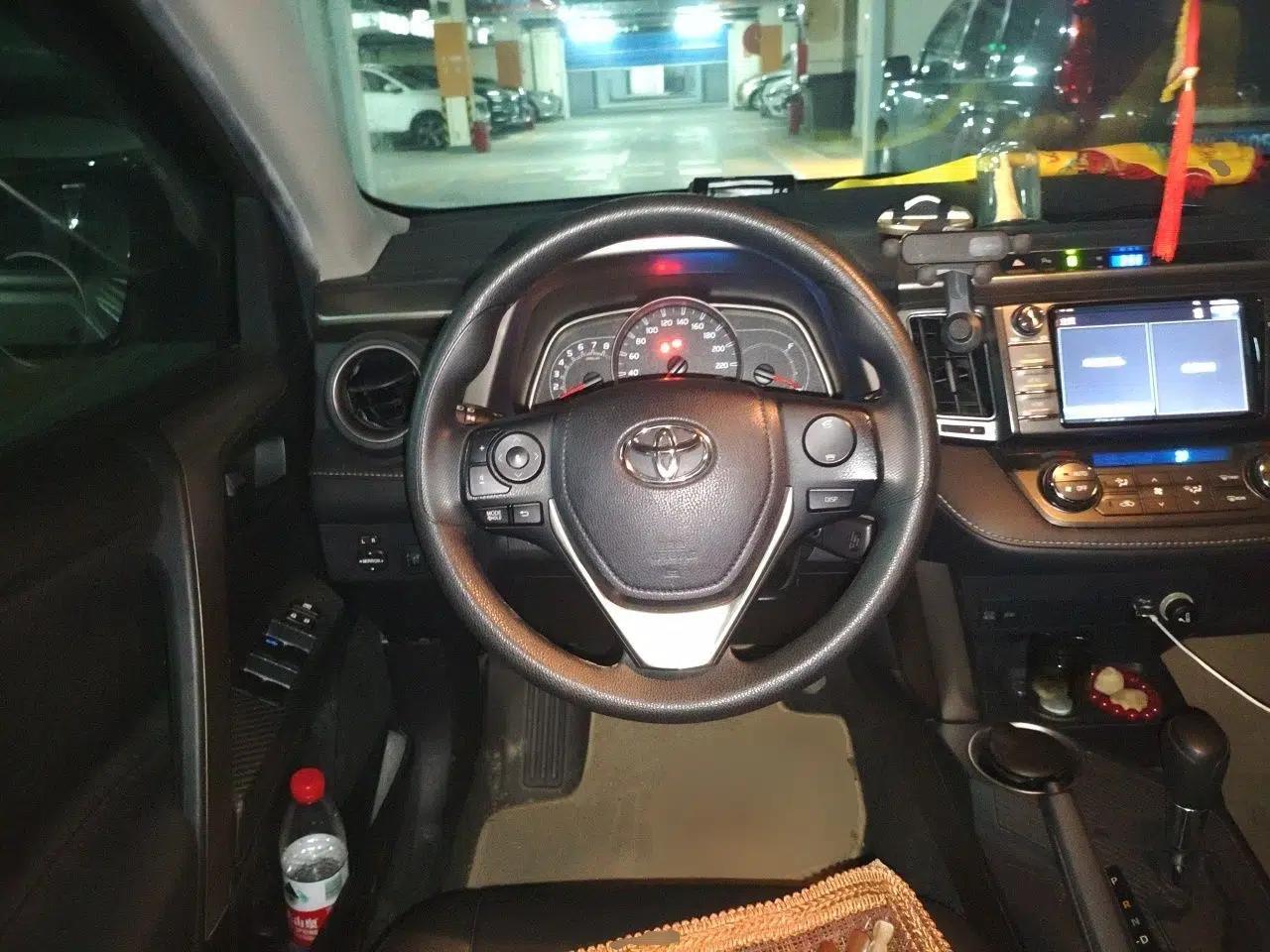 Toyota RAV4 2015 2.0L CVT Two-Wheel Drive Fashion Edition — миниатюра 10