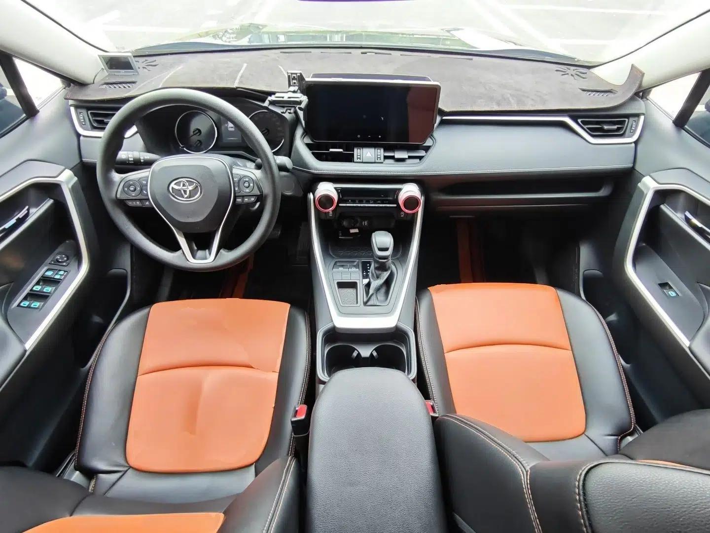 Toyota RAV4 2023 2.0L CVT Two-Wheel Drive Urban Edition — миниатюра 12