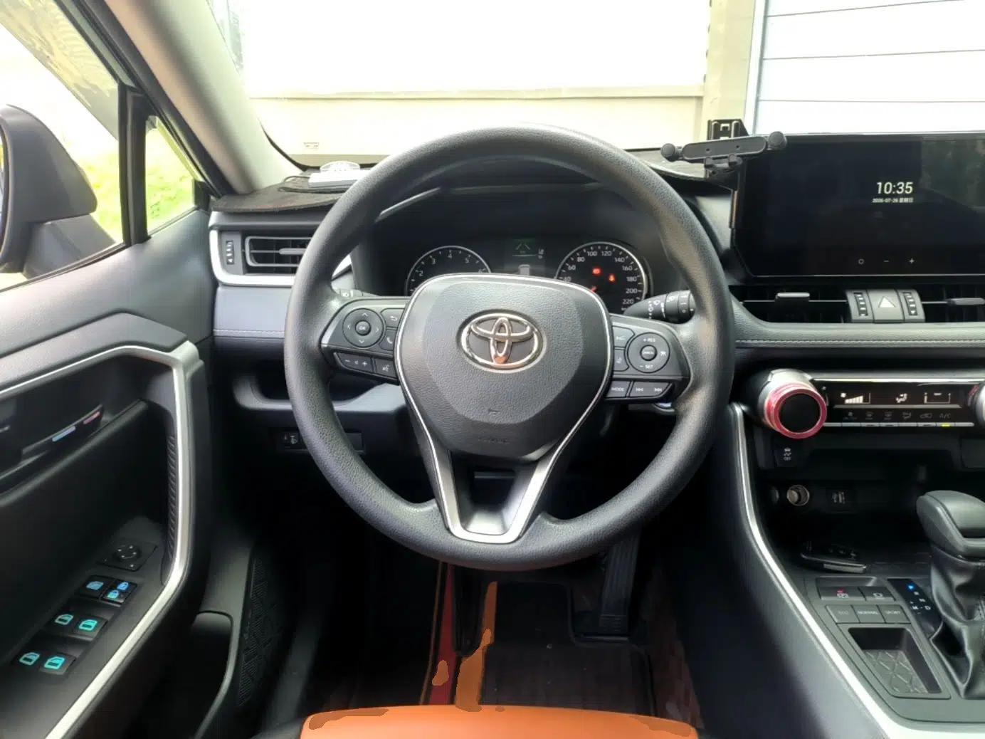 Toyota RAV4 2023 2.0L CVT Two-Wheel Drive Urban Edition — миниатюра 13