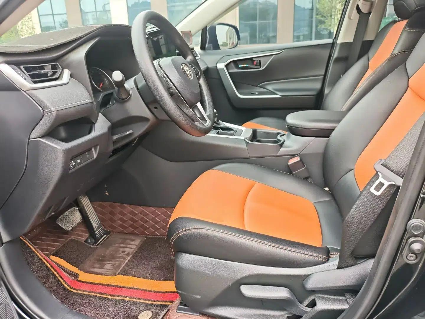 Toyota RAV4 2023 2.0L CVT Two-Wheel Drive Urban Edition — миниатюра 17