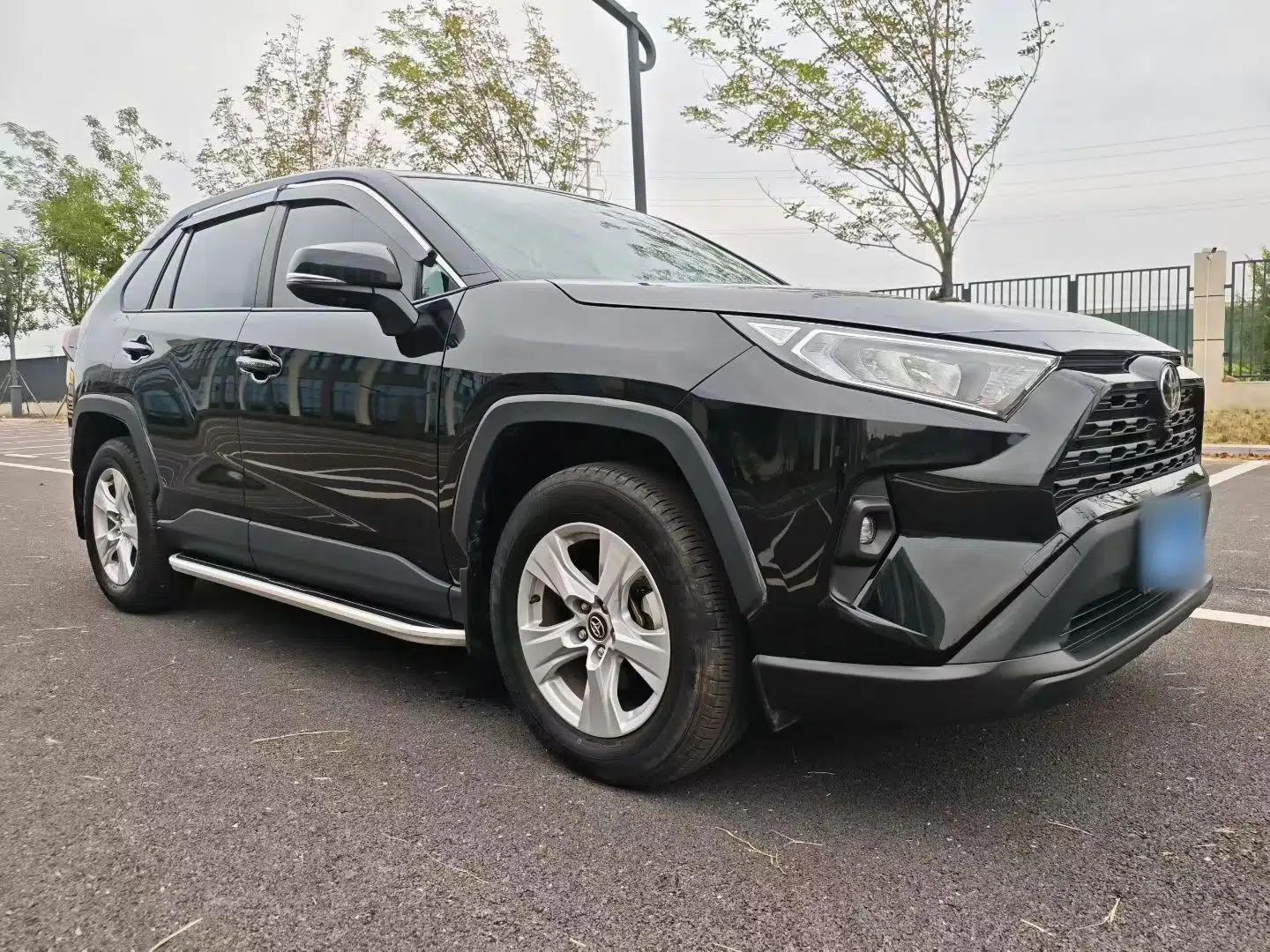Toyota RAV4 2023 2.0L CVT Two-Wheel Drive Urban Edition — миниатюра 3