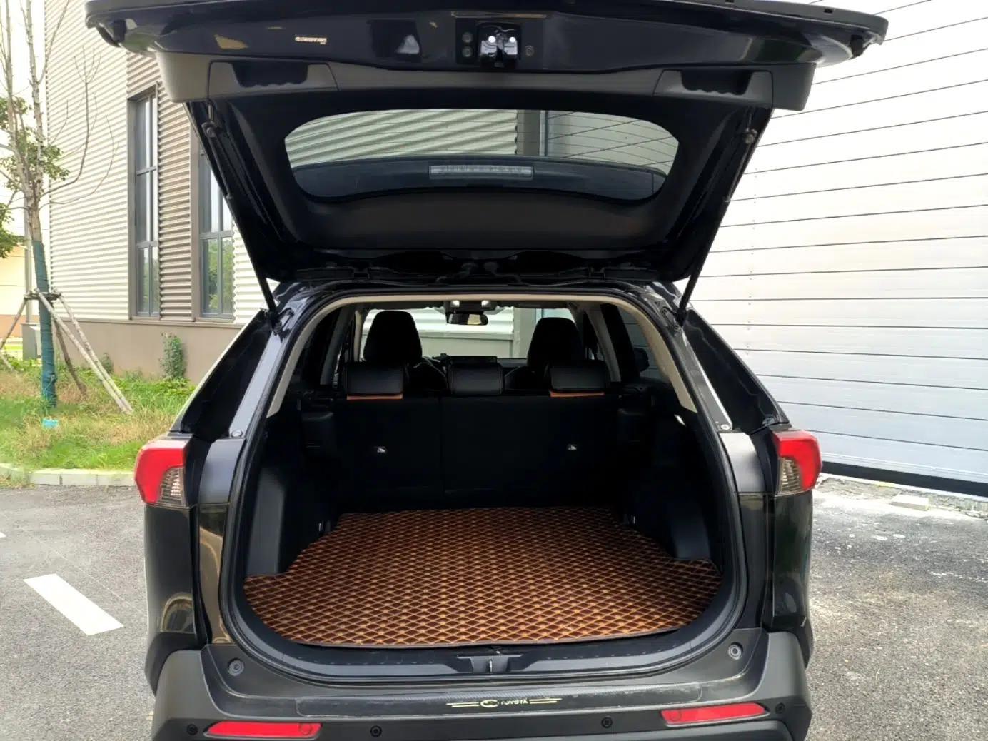 Toyota RAV4 2023 2.0L CVT Two-Wheel Drive Urban Edition — миниатюра 22