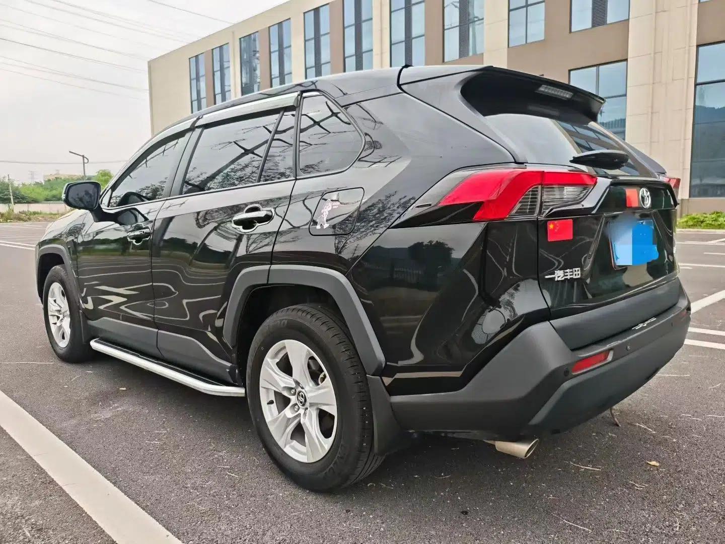 Toyota RAV4 2023 2.0L CVT Two-Wheel Drive Urban Edition — миниатюра 4