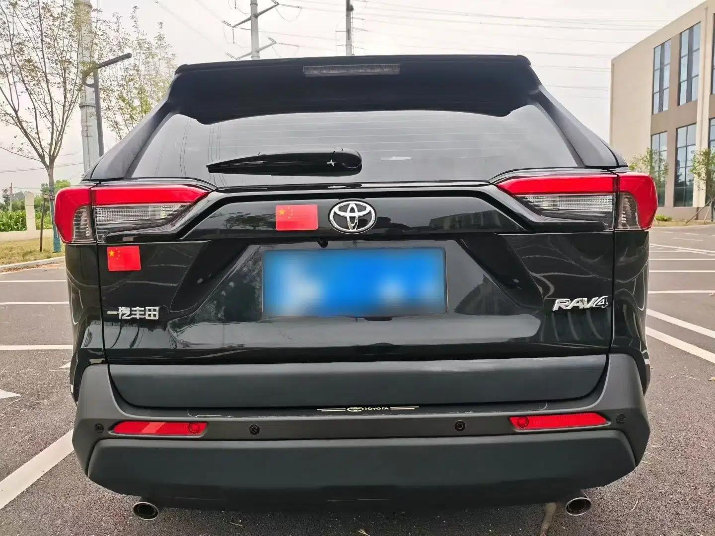 Toyota RAV4 2023 2.0L CVT Two-Wheel Drive Urban Edition — миниатюра 5