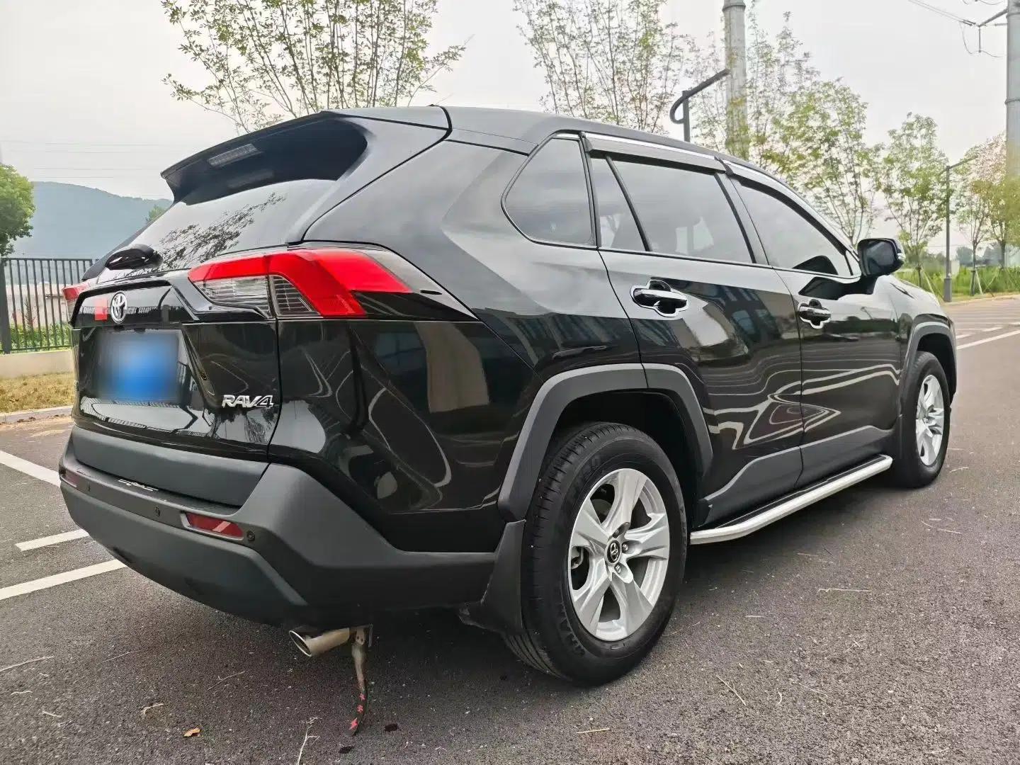Toyota RAV4 2023 2.0L CVT Two-Wheel Drive Urban Edition — миниатюра 6
