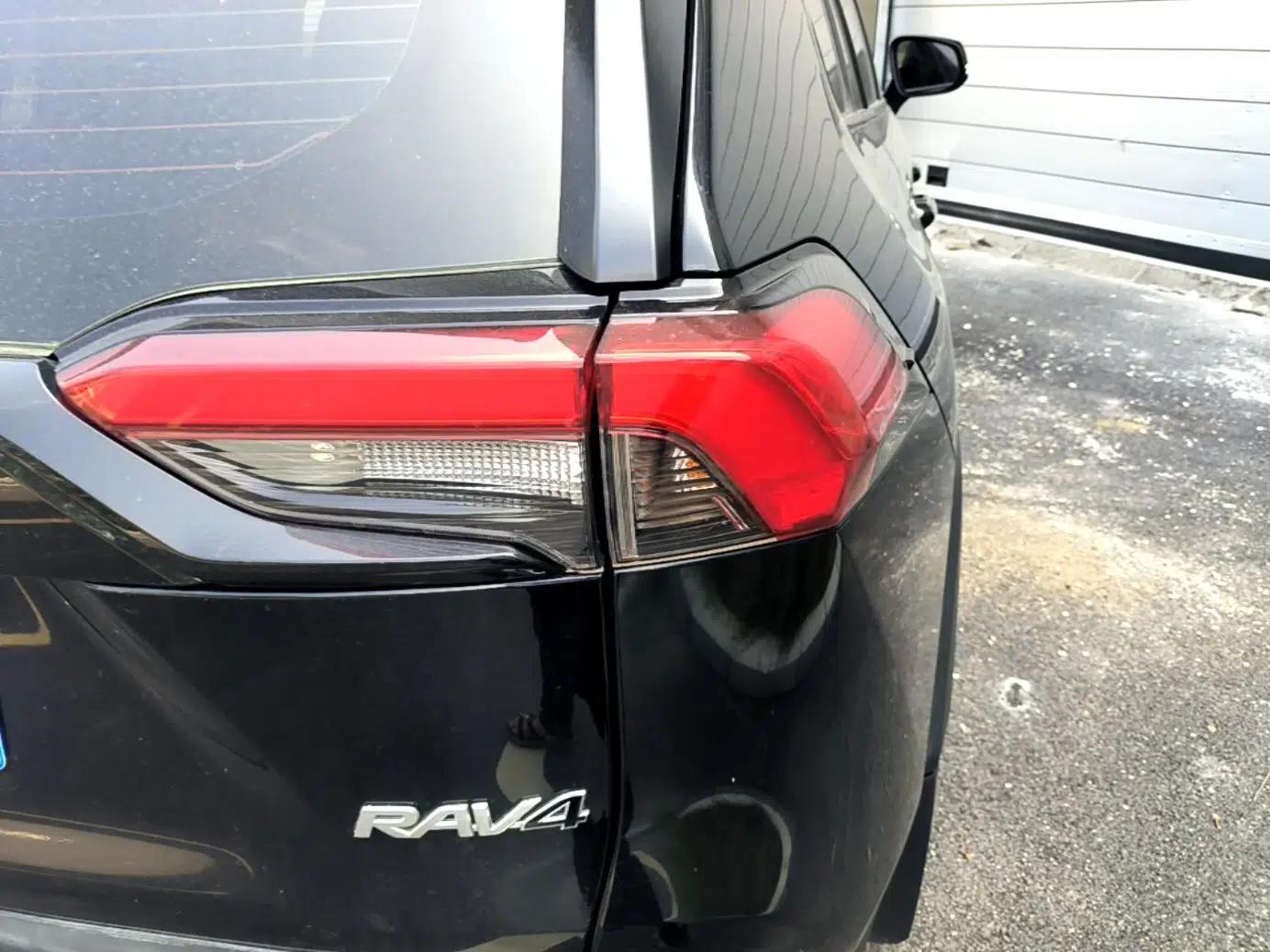 Toyota RAV4 2023 2.0L CVT Two-Wheel Drive Urban Edition — миниатюра 9