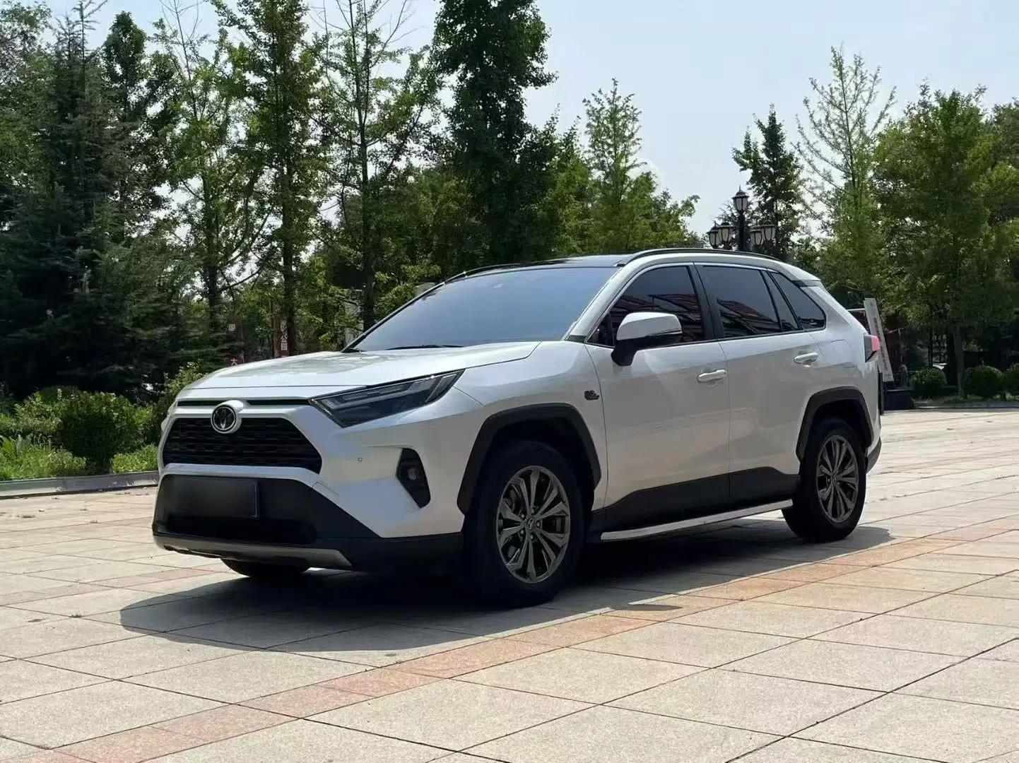 Toyota RAV4 2023 2.0L CVT Two-Wheel Drive 20th Anniversary Platinum Edition — миниатюра 7