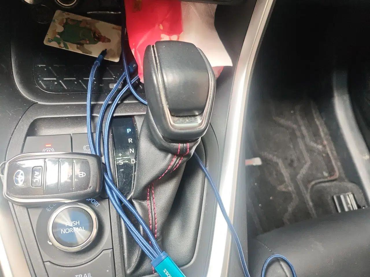 Toyota RAV4 Rongfang Plug-in Hybrid 2021 2.5L 4x4 Flagship Pro — миниатюра 14