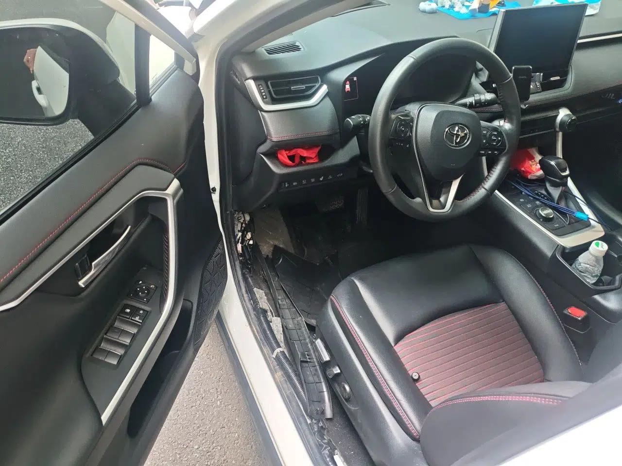 Toyota RAV4 Rongfang Plug-in Hybrid 2021 2.5L 4x4 Flagship Pro — миниатюра 16