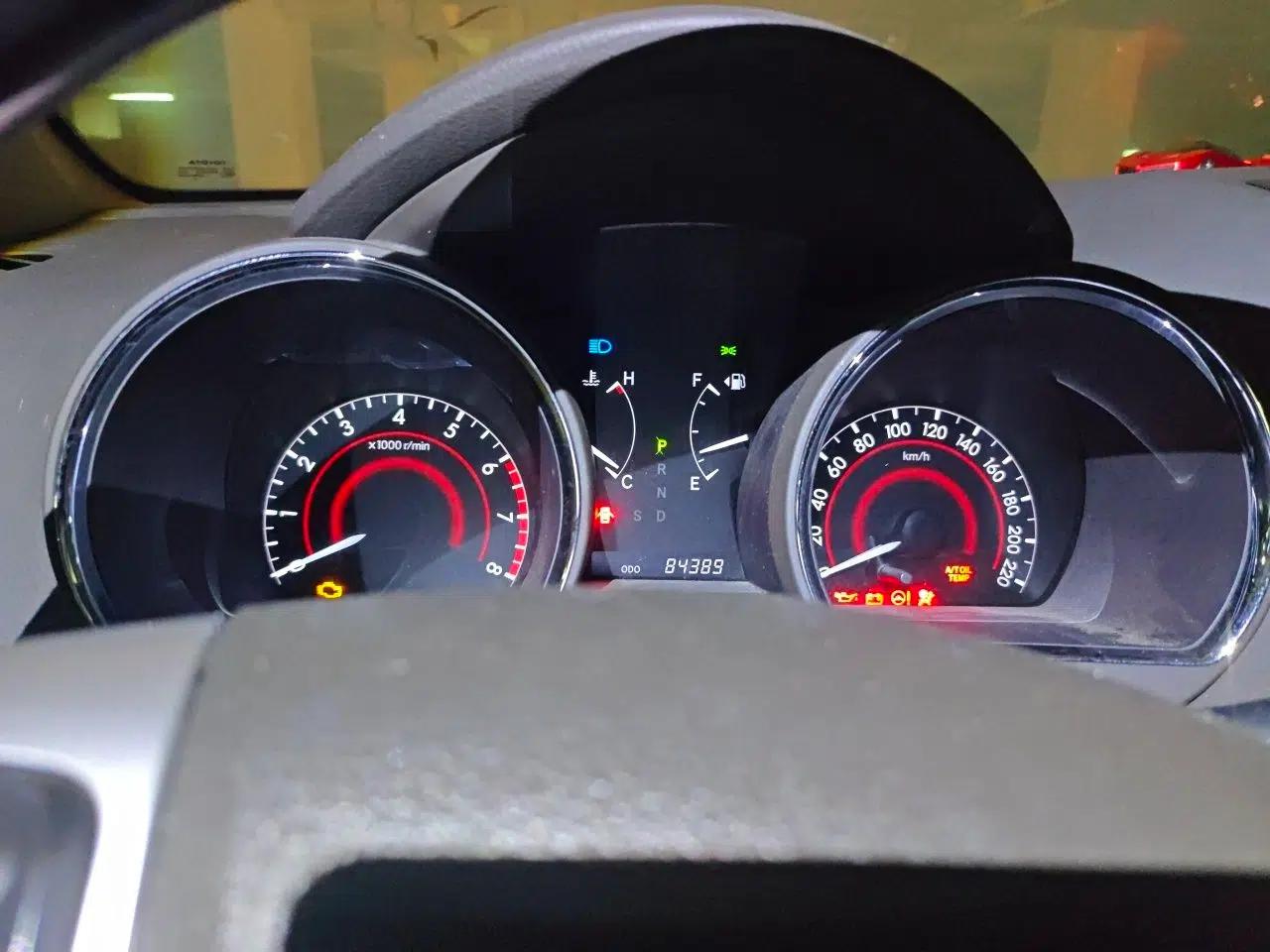 Toyota Highlander 2012 2.7L 2WD 5-Seater Elite Edition — миниатюра 11