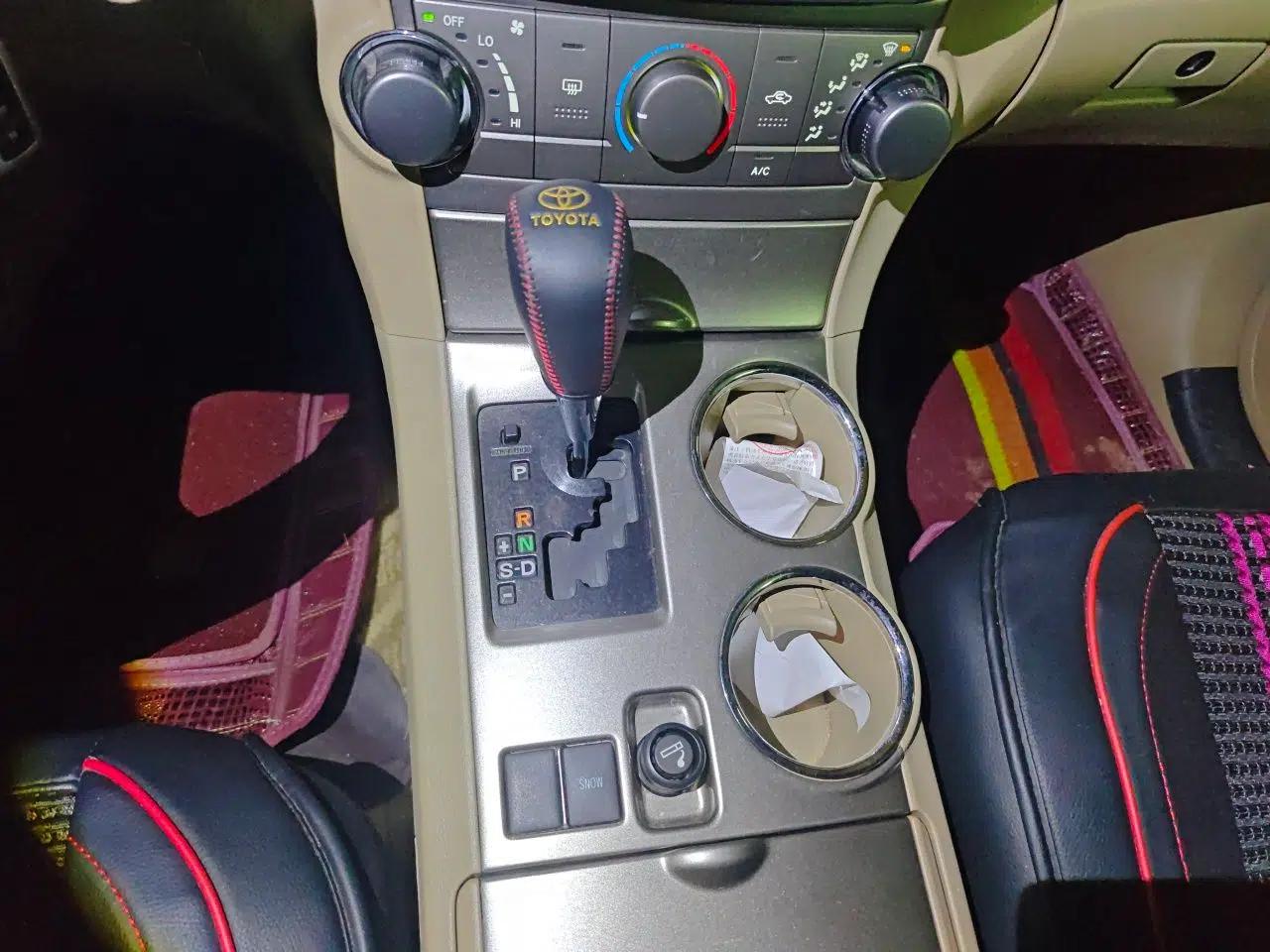 Toyota Highlander 2012 2.7L 2WD 5-Seater Elite Edition — миниатюра 14