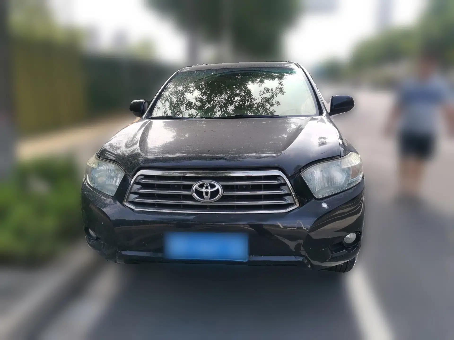Toyota Highlander 2011 2.7L Two-Wheel Drive 7-Seater Luxury Edition — миниатюра 2