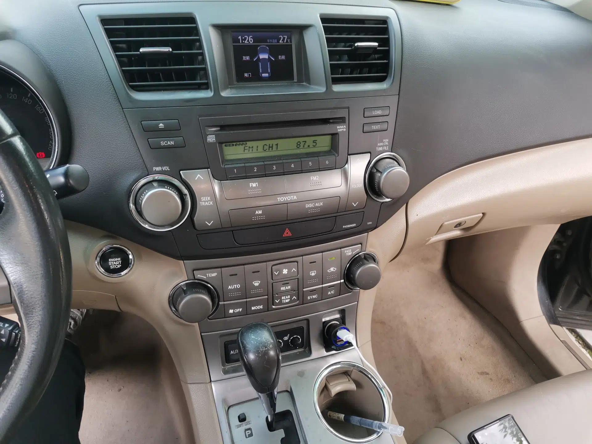 Toyota Highlander 2011 2.7L Two-Wheel Drive 7-Seater Luxury Edition — миниатюра 13