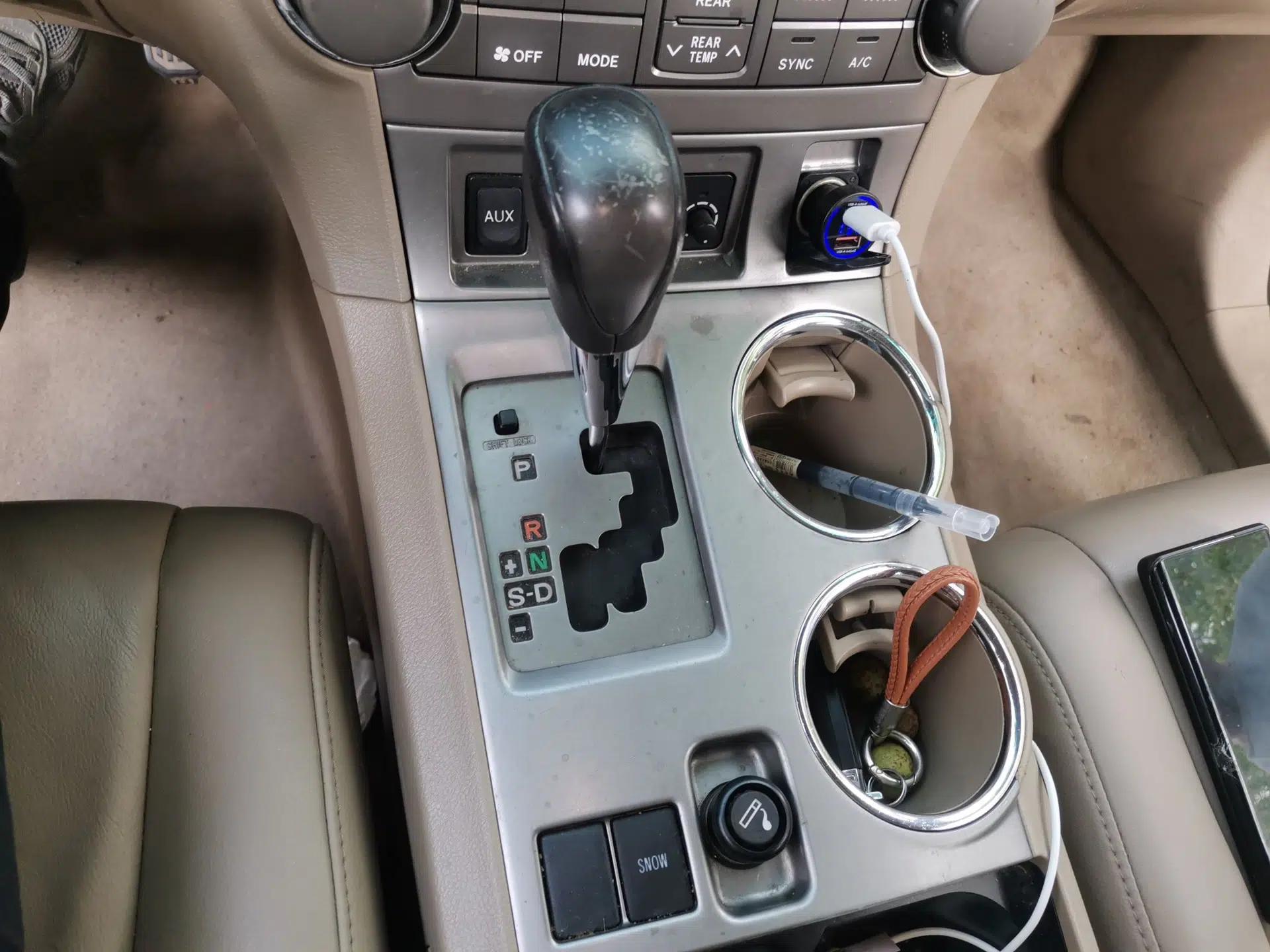 Toyota Highlander 2011 2.7L Two-Wheel Drive 7-Seater Luxury Edition — миниатюра 14