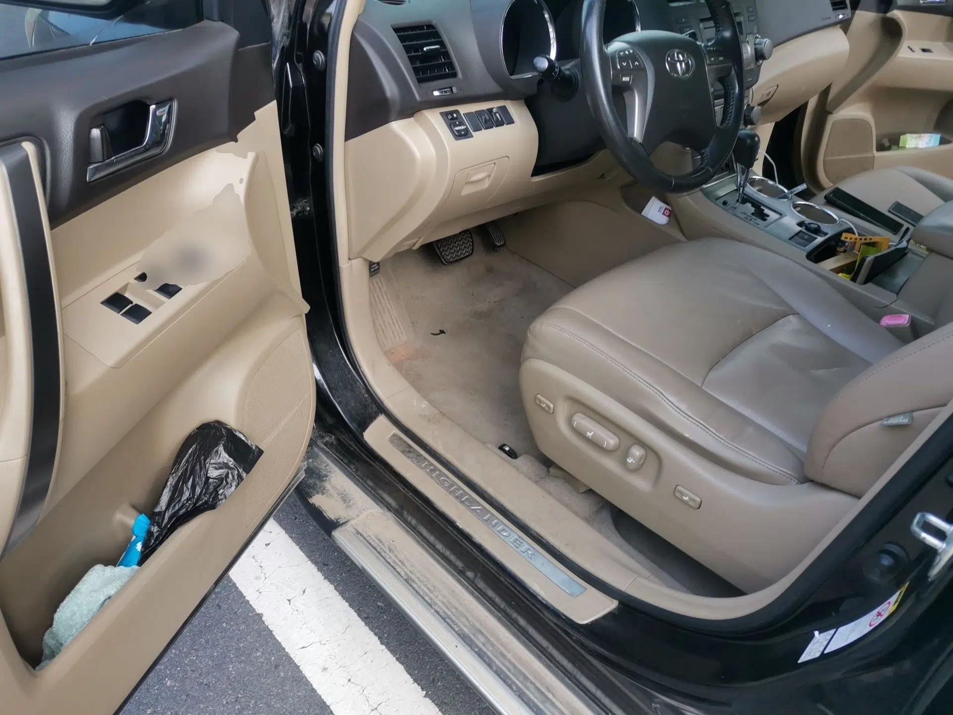 Toyota Highlander 2011 2.7L Two-Wheel Drive 7-Seater Luxury Edition — миниатюра 16