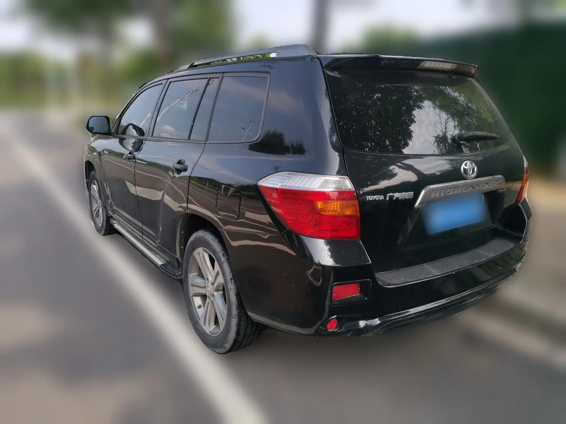 Toyota Highlander 2011 2.7L Two-Wheel Drive 7-Seater Luxury Edition — миниатюра 4