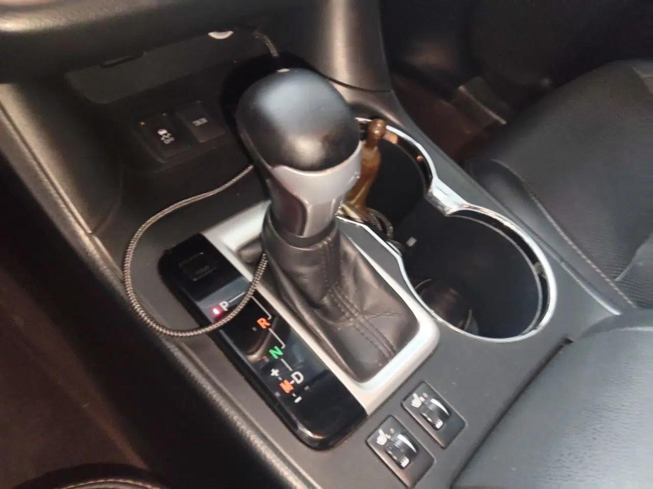 Toyota Highlander 2017 2.0T Four-Wheel Drive Luxury Edition 7 Seats — миниатюра 14