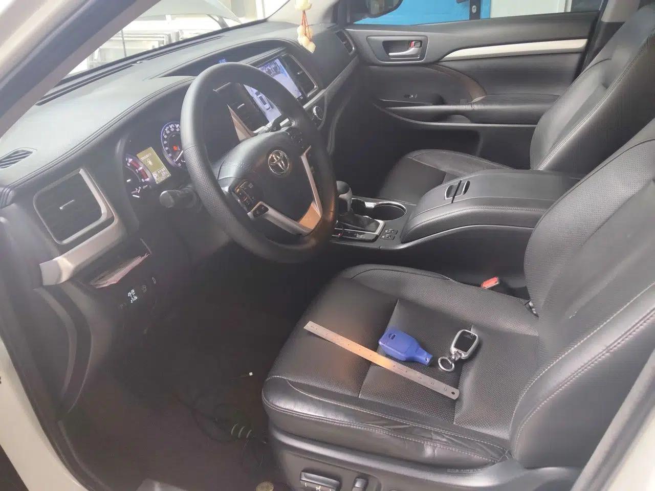 Toyota Highlander 2017 2.0T Four-Wheel Drive Luxury Edition 7 Seats — миниатюра 15