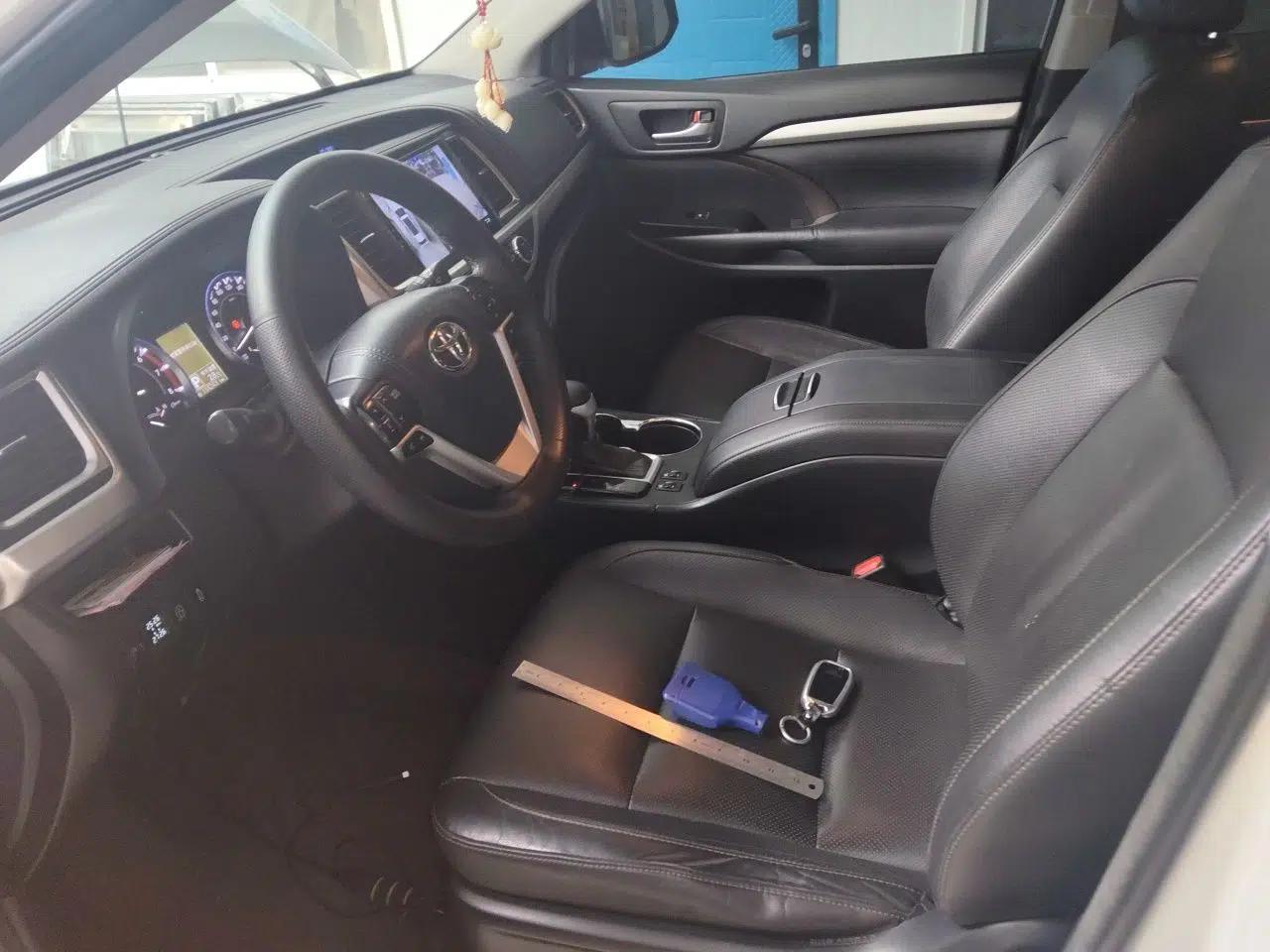Toyota Highlander 2017 2.0T Four-Wheel Drive Luxury Edition 7 Seats — миниатюра 16