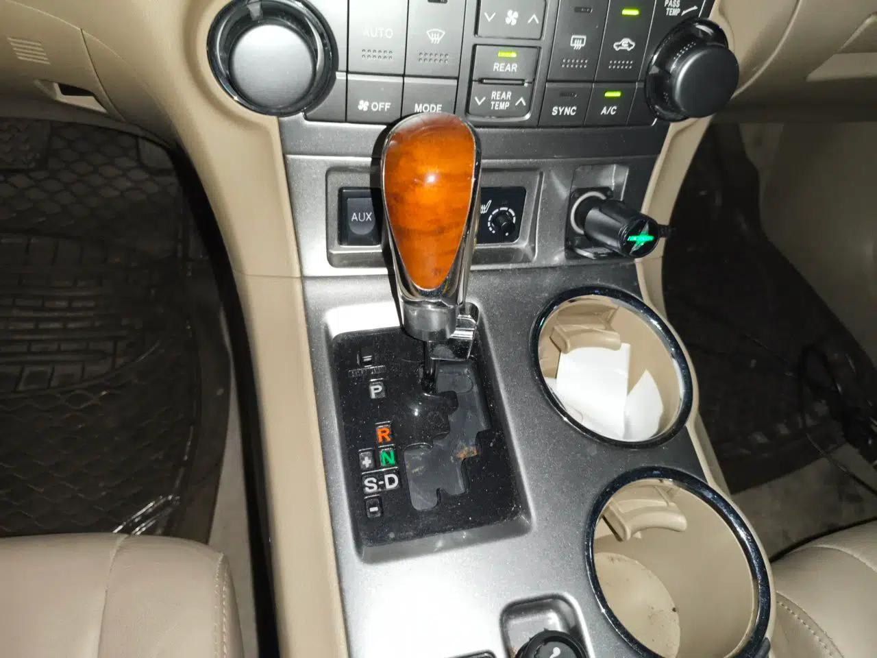 Toyota Highlander 2013 2.7L Two-Wheel Drive 7-Seater Zijin Edition — миниатюра 14