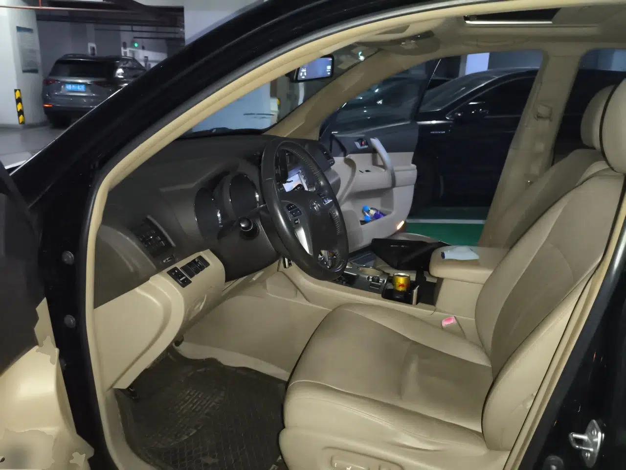 Toyota Highlander 2013 2.7L Two-Wheel Drive 7-Seater Zijin Edition — миниатюра 16