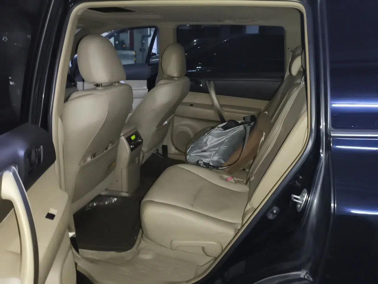 Toyota Highlander 2013 2.7L Two-Wheel Drive 7-Seater Zijin Edition — миниатюра 17